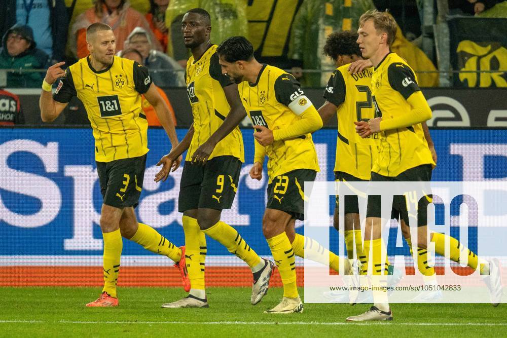 The Dortmund goalkeepers celebrate, GER BVB Borussia Dortmund 09 vs VfL Bochum, Football, Bundesliga, Matchday 5, Season 2024 2025, 27 09 2024 DFB DFL REGULATES PROHIBIT ANY USE OF PHOTOGRAPHS AS IMAGE SEQUENCES AND OR QUASI VIDEO, GER BVB Borussia Dortmund 09 vs VfL Bochum, Football, Bundesliga, Matchday 5, Season 2024 2025, 27 09 2024 Dortmund