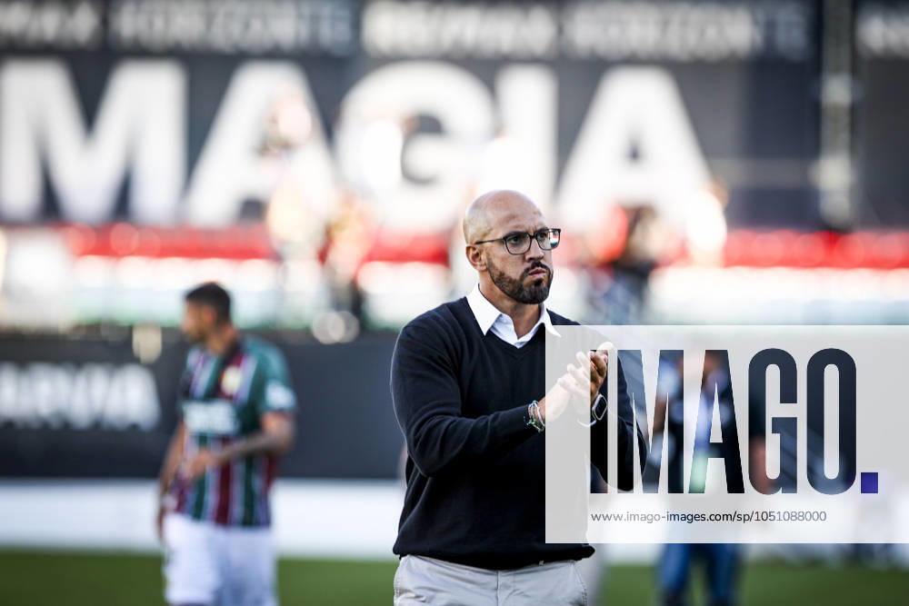 Jose Faria head of Estrela Amadora reacts during the Liga Portugal Betclic match between Estrela da Amadora and FC Moreirense at Estadio Josà Gomes on September 28th, 2024. Liga Portugal Betclic - Estrela da Amadora SAD vs FC Moreirense (Valter Gouveia SPP)