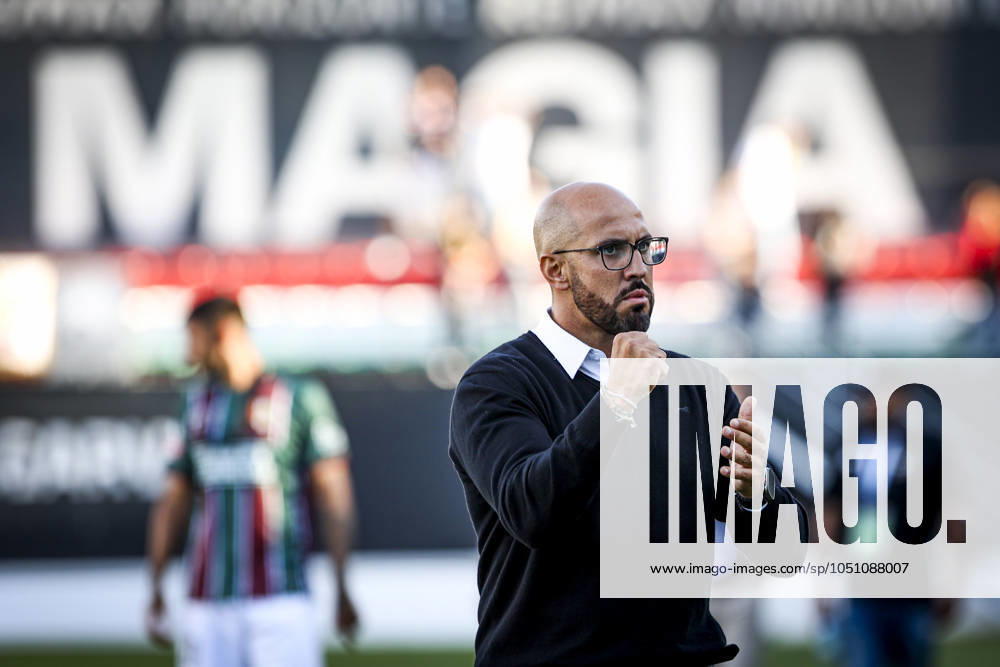 Jose Faria head of Estrela Amadora reacts during the Liga Portugal Betclic match between Estrela da Amadora and FC Moreirense at Estadio Josà Gomes on September 28th, 2024. Liga Portugal Betclic - Estrela da Amadora SAD vs FC Moreirense (Valter Gouveia SPP)