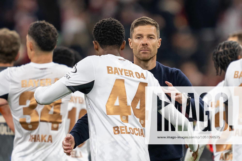 Head coach Xabi Alonso Bayer 04 Leverkusen takes Jeanuel Belocian 44 Bayer 04 Leverkusen in his arms, FC Bayern Muenchen vs Bayer 04 Leverkusen, Football, Bundesliga, 5 Matchday, 28 09 2024 DFB regulations prohibit any use of photographs as image sequences and or quasi video Muenchen Bayern Germany