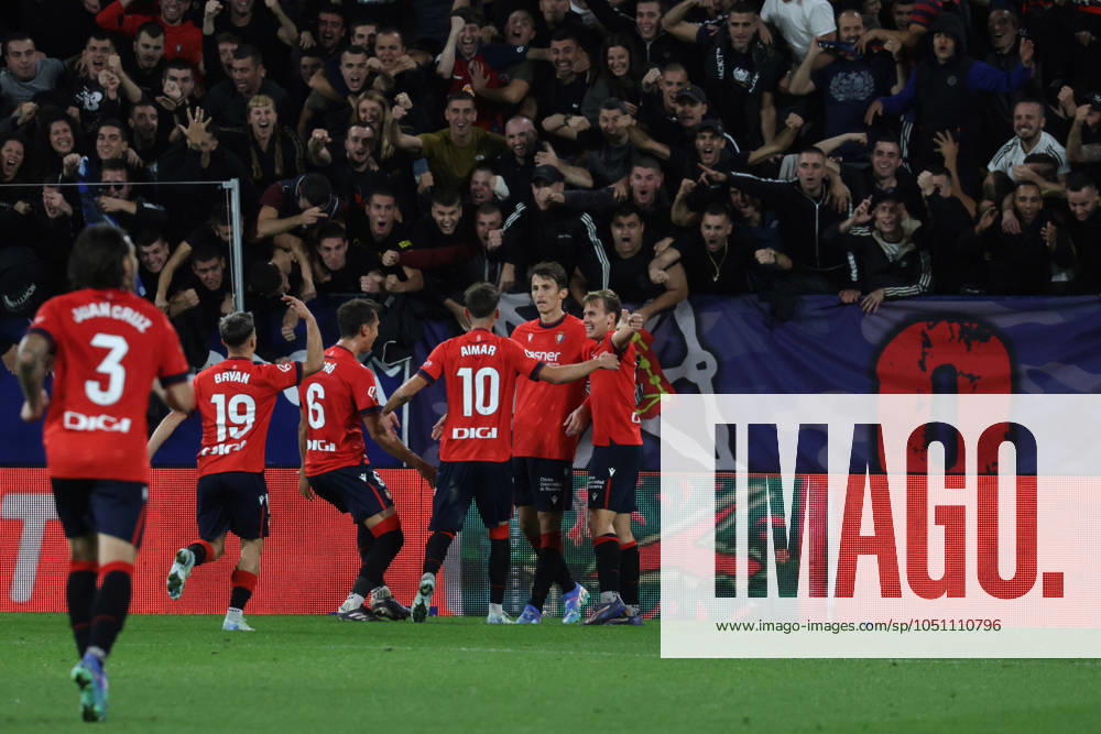 Spain - LaLiga EA Sports - CA Osasuna vs FC Barcelona, Barca - 28 09 2024 SPAIN, PAMPLONA, SEPTEMBER 28. Ante Budimir of Osasuna (2nd from R) celebrates with his teammates after scoring his sides third goal during LaLiga EA Sports football match between CA Osasuna and FC Barcelona at Estadio El Sadar on September 28, 2024 in Pamplona, Spain. Photo by Manuel Blondeau AOP.Press Pamplona El Sadar Stadium Navarra Spain