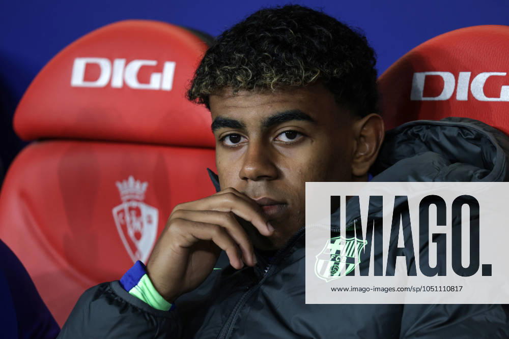 Spain - LaLiga EA Sports - CA Osasuna vs FC Barcelona, Barca - 28 09 2024 SPAIN, PAMPLONA, SEPTEMBER 28. Lamine Yamal of FC Barcelona is pictured on the substitutes bench during LaLiga EA Sports football match between CA Osasuna and FC Barcelona at Estadio El Sadar on September 28, 2024 in Pamplona, Spain. Photo by Manuel Blondeau AOP.Press Pamplona El Sadar Stadium Navarra Spain