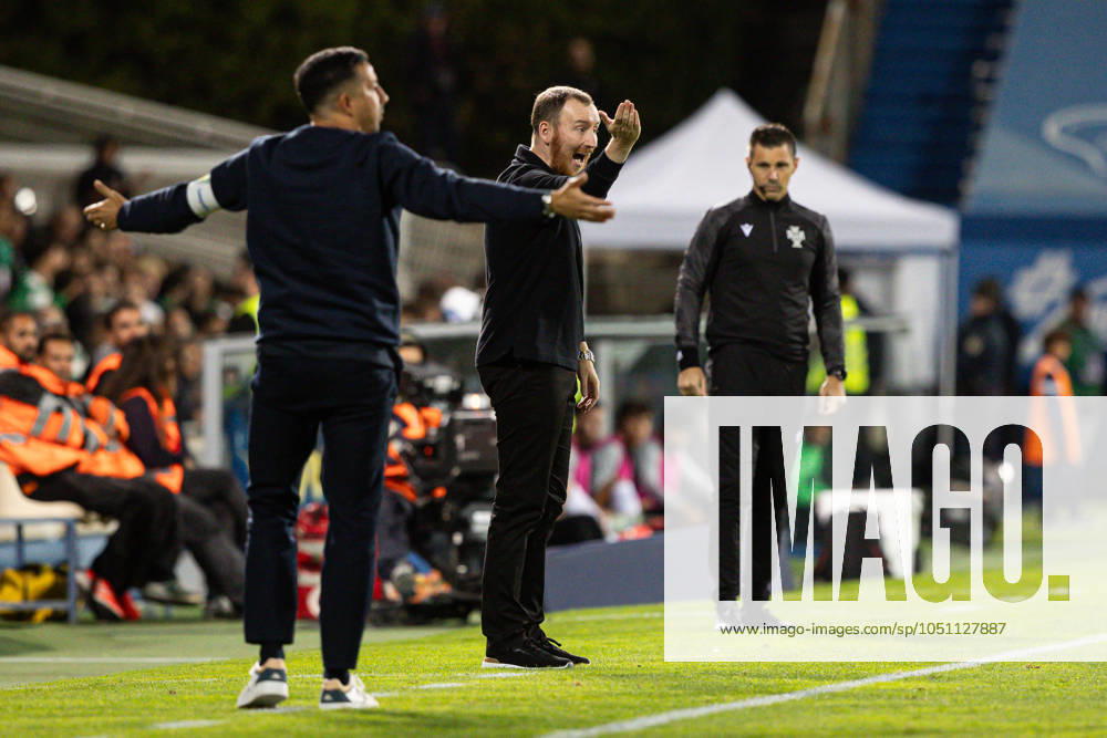 Head Coach Ian Cathro of GD Estoril Praia seen in action during the Liga Portugal Betclic match between GD Estoril Praia and Sporting CP at Estadio Antonio Coimbra da Mota. Lisboa Portugal - ZUMAs197 20240927_aaa_s197_369