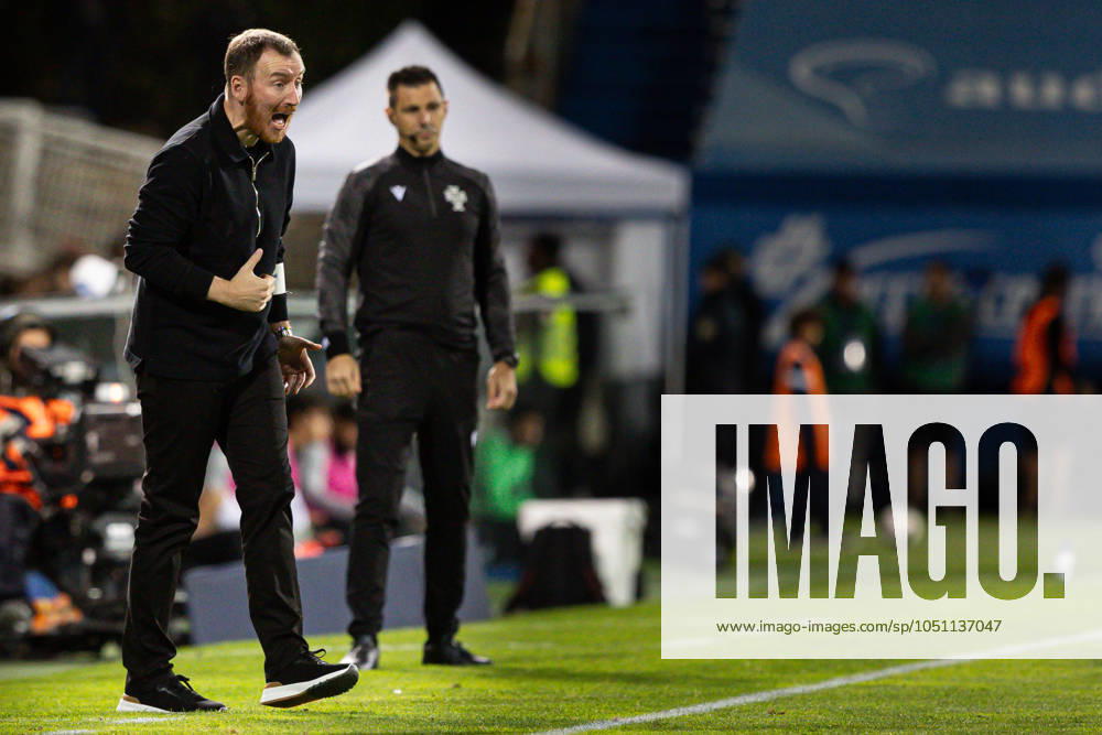Head Coach Ian Cathro of GD Estoril Praia seen in action during the Liga Portugal Betclic match between GD Estoril Praia and Sporting CP at Estadio Antonio Coimbra da Mota. Lisboa Portugal - ZUMAs197 20240927_aaa_s197_380