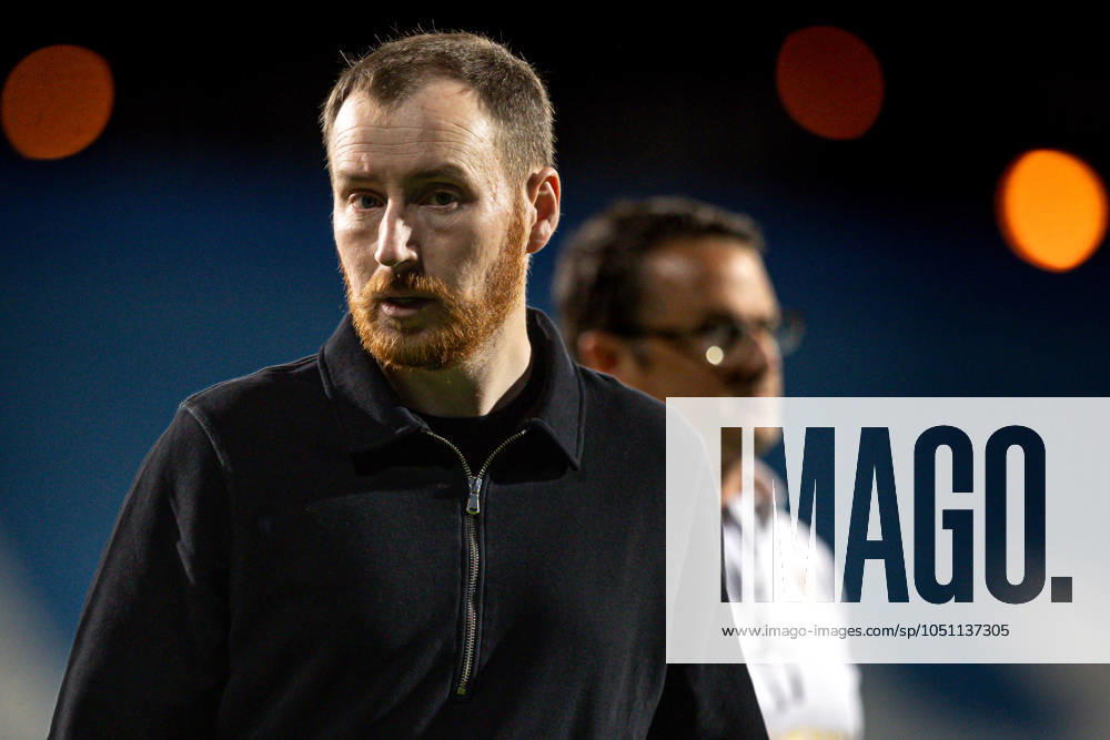 Head Coach Ian Cathro of GD Estoril Praia seen in action during the Liga Portugal Betclic match between GD Estoril Praia and Sporting CP at Estadio Antonio Coimbra da Mota. Lisboa Portugal - ZUMAs197 20240927_aaa_s197_382