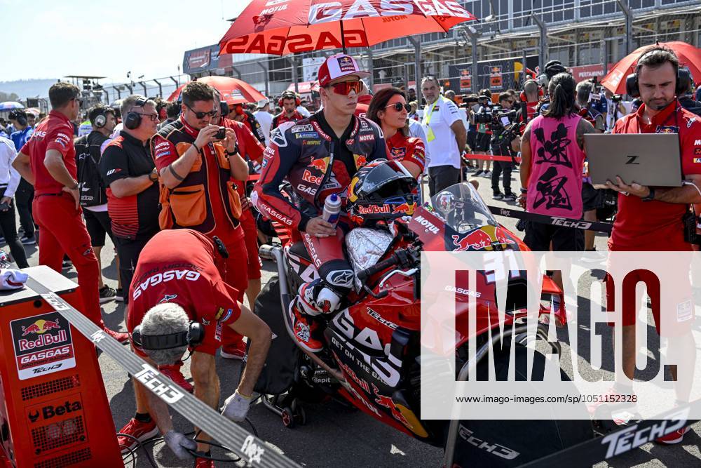ACOSTA Pedro (spa), Tech3 GasGas Factory Racing, GasGas RC16, portrait, starting grid, grille de départ during the 2024 MotoGP Pertamina Grand Prix of Indonesia on Pertamina Mandalika International Street Circuit from September 27 to 29, in Central Lombok, Indonesia - MOTO - MOTO GP - GRAND PRIX OF INDONESIA 2024 DPPI Panoramic _TIN8278