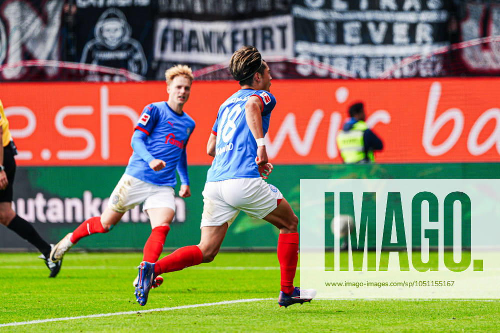 Goal celebration after goal to 1 1 by penalty kick Shuto Machino Holstein Kiel, 18 GER, Holstein Kiel vs Eintracht Frankfurt, Football, Bundesliga, Matchday 5, Season 2024 25, 29 09 2024 DFL REGULATIONS PROHIBIT ANY USE OF PHOTOGRAPHS AS IMAGE SEQUENCES AND OR QUASI VIDEO GER, Holstein Kiel vs Eintracht Frankfurt, Football, Bundesliga, Matchday 5, Season 2024 25, 29 09 2024 Kiel