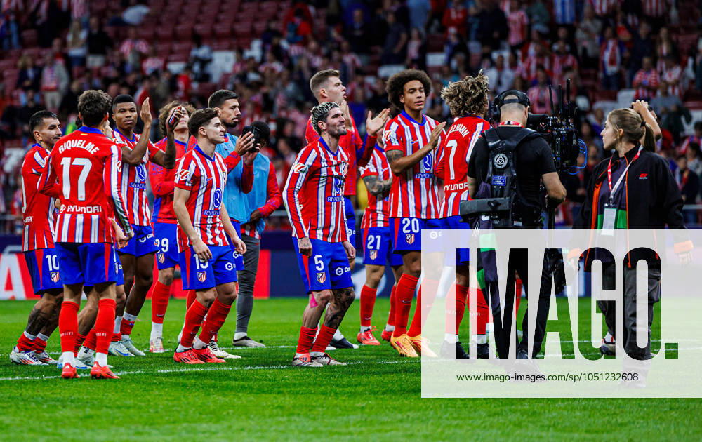 Soccer La Liga matchday 8 Atletico Madrid Real Madrid on 29 09 2024 at the Wanda Metropolitano in Madrid Players Atletico Madrid thank their fans