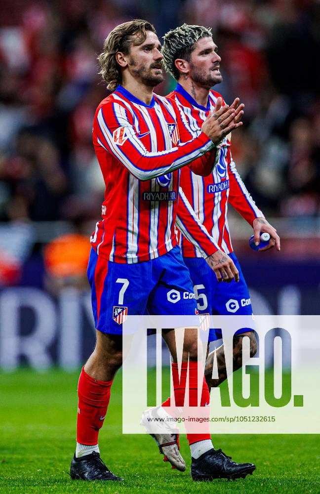 Soccer La Liga matchday 8 Atletico Madrid Real Madrid on 29 09 2024 at the Wanda Metropolitano in Madrid Antoine Griezmann Atletico , front Rodrigo de Paul Atletico , back