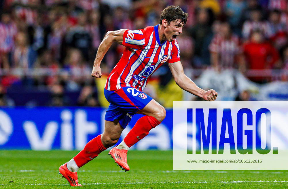 Soccer La Liga matchday 8 Atletico Madrid Real Madrid on 29 09 2024 at the Wanda Metropolitano in Madrid Robin Le Normand Atletico cheers