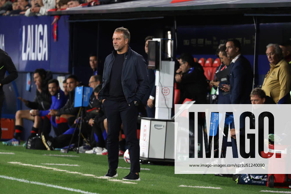 Spain - LaLiga EA Sports - CA Osasuna vs FC Barcelona, Barca - 28 09 2024 SPAIN, PAMPLONA, SEPTEMBER 28. Hansi Flick Head Coach of FC Barcelona during LaLiga EA Sports football match between CA Osasuna and FC Barcelona at Estadio El Sadar on September 28, 2024 in Pamplona, Spain. Photo by Manuel Blondeau AOP.Press Pamplona El Sadar Stadium Navarra Spain