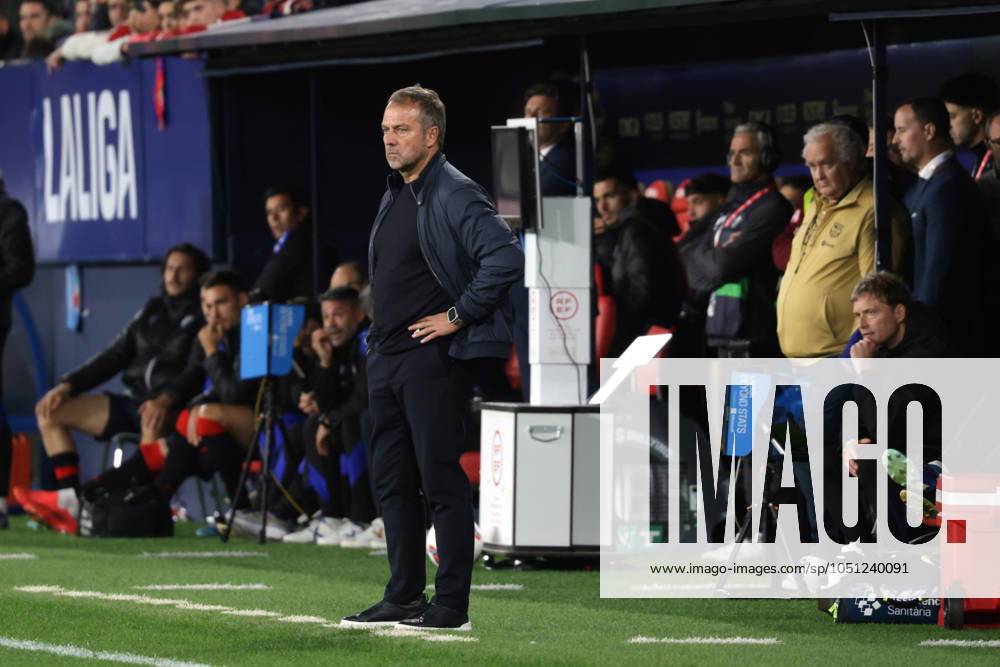Spain - LaLiga EA Sports - CA Osasuna vs FC Barcelona, Barca - 28 09 2024 SPAIN, PAMPLONA, SEPTEMBER 28. Hansi Flick Head Coach of FC Barcelona during LaLiga EA Sports football match between CA Osasuna and FC Barcelona at Estadio El Sadar on September 28, 2024 in Pamplona, Spain. Photo by Manuel Blondeau AOP.Press Pamplona El Sadar Stadium Navarra Spain