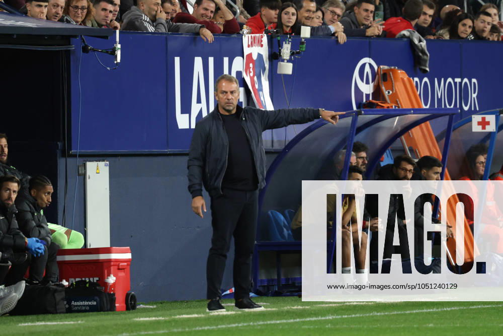 Spain - LaLiga EA Sports - CA Osasuna vs FC Barcelona, Barca - 28 09 2024 SPAIN, PAMPLONA, SEPTEMBER 28. Hansi Flick Head Coach of FC Barcelona during LaLiga EA Sports football match between CA Osasuna and FC Barcelona at Estadio El Sadar on September 28, 2024 in Pamplona, Spain. Photo by Manuel Blondeau AOP.Press Pamplona El Sadar Stadium Navarra Spain