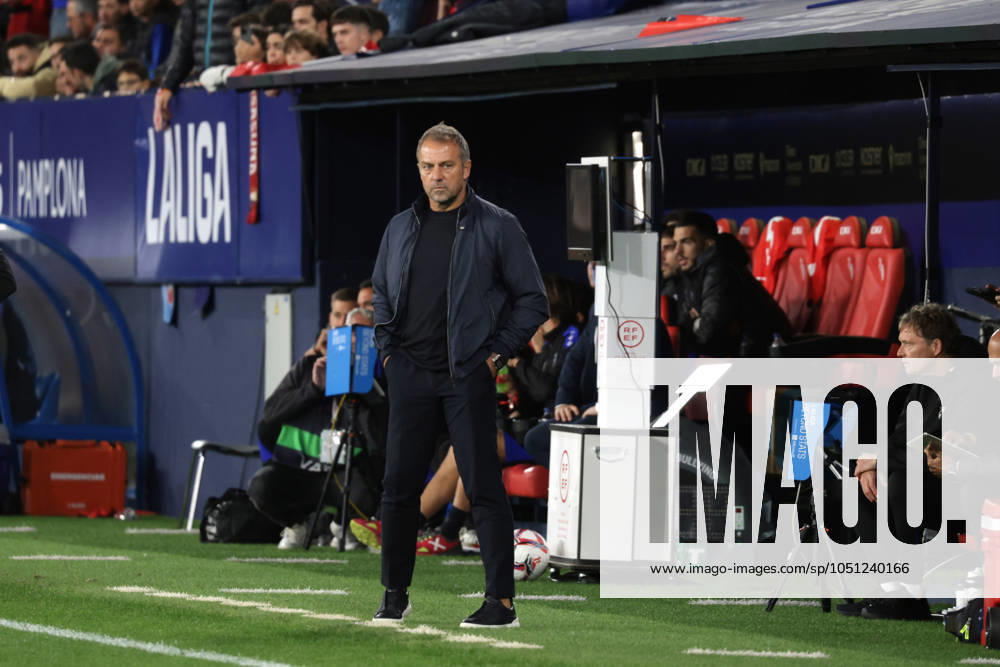 Spain - LaLiga EA Sports - CA Osasuna vs FC Barcelona, Barca - 28 09 2024 SPAIN, PAMPLONA, SEPTEMBER 28. Hansi Flick Head Coach of FC Barcelona during LaLiga EA Sports football match between CA Osasuna and FC Barcelona at Estadio El Sadar on September 28, 2024 in Pamplona, Spain. Photo by Manuel Blondeau AOP.Press Pamplona El Sadar Stadium Navarra Spain