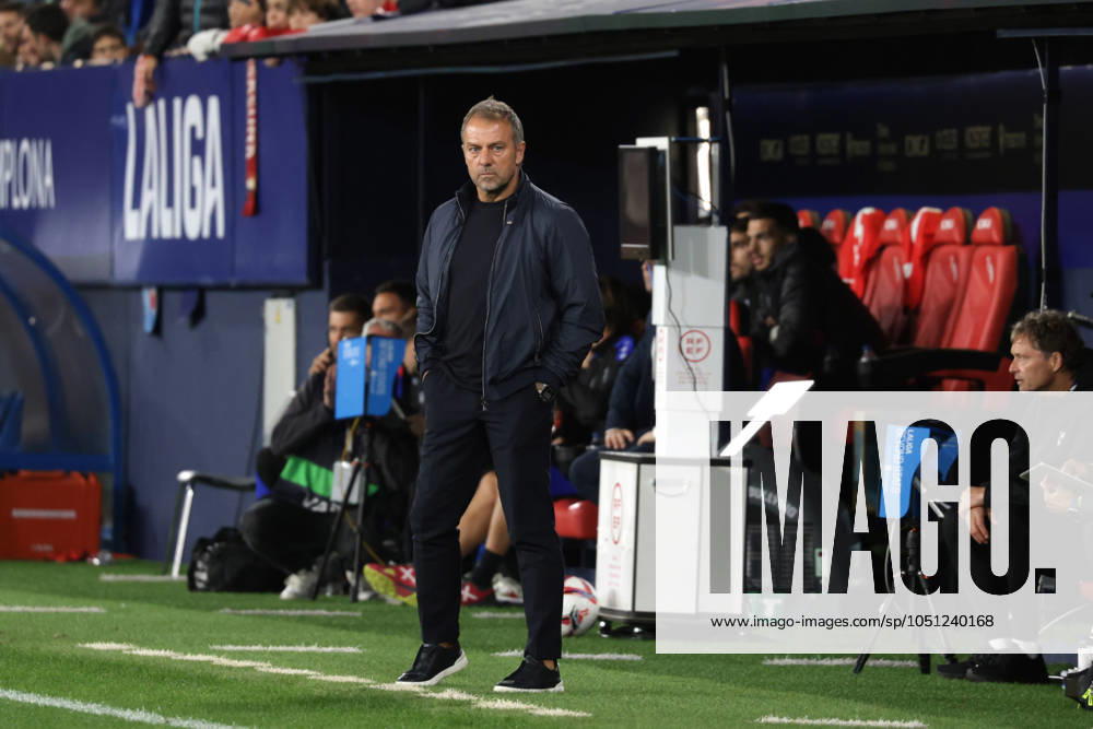 Spain - LaLiga EA Sports - CA Osasuna vs FC Barcelona, Barca - 28 09 2024 SPAIN, PAMPLONA, SEPTEMBER 28. Hansi Flick Head Coach of FC Barcelona during LaLiga EA Sports football match between CA Osasuna and FC Barcelona at Estadio El Sadar on September 28, 2024 in Pamplona, Spain. Photo by Manuel Blondeau AOP.Press Pamplona El Sadar Stadium Navarra Spain