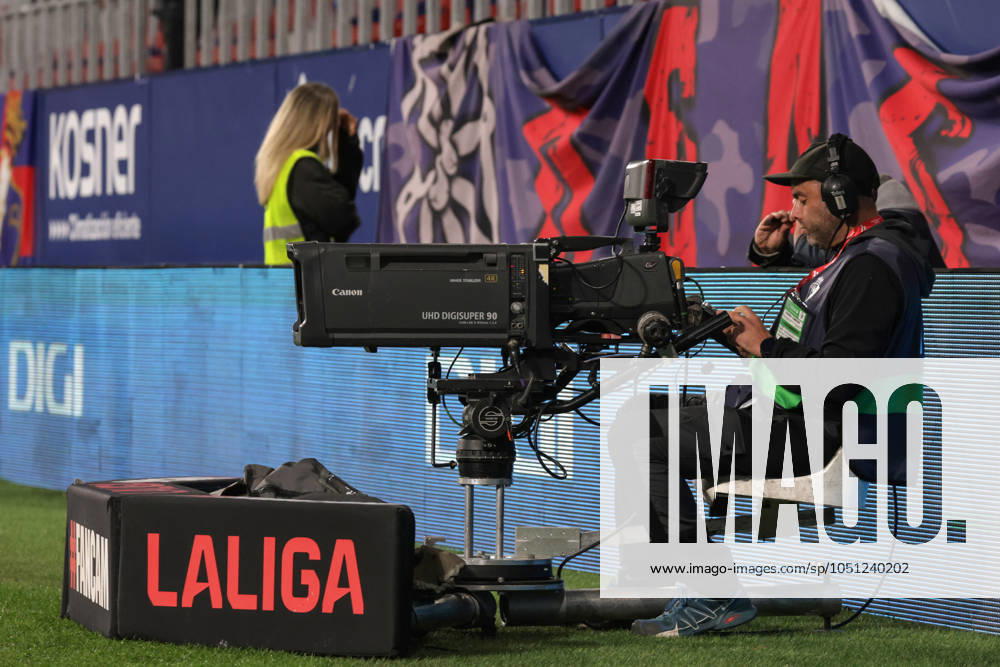 Spain - LaLiga EA Sports - CA Osasuna vs FC Barcelona, Barca - 28 09 2024 SPAIN, PAMPLONA, SEPTEMBER 28. A TV camera with the logos of the LaLiga is pictured during LaLiga EA Sports football match between CA Osasuna and FC Barcelona at Estadio El Sadar on September 28, 2024 in Pamplona, Spain. Photo by Manuel Blondeau AOP.Press Pamplona El Sadar Stadium Navarra Spain