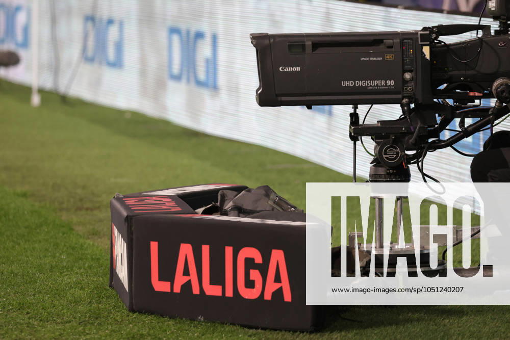Spain - LaLiga EA Sports - CA Osasuna vs FC Barcelona, Barca - 28 09 2024 SPAIN, PAMPLONA, SEPTEMBER 28. A TV camera with the logos of the LaLiga is pictured during LaLiga EA Sports football match between CA Osasuna and FC Barcelona at Estadio El Sadar on September 28, 2024 in Pamplona, Spain. Photo by Manuel Blondeau AOP.Press Pamplona El Sadar Stadium Navarra Spain