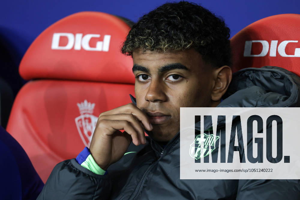 Spain - LaLiga EA Sports - CA Osasuna vs FC Barcelona, Barca - 28 09 2024 SPAIN, PAMPLONA, SEPTEMBER 28. Lamine Yamal of FC Barcelona is pictured on the substituted bench ahead of during LaLiga EA Sports football match between CA Osasuna and FC Barcelona at Estadio El Sadar on September 28, 2024 in Pamplona, Spain. Photo by Manuel Blondeau AOP.Press Pamplona El Sadar Stadium Navarra Spain