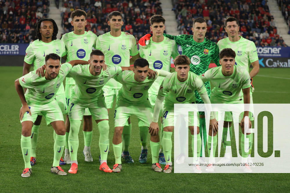 Spain - LaLiga EA Sports - CA Osasuna vs FC Barcelona, Barca - 28 09 2024 SPAIN, PAMPLONA, SEPTEMBER 28. Players of Barcelona pose for a team photo during LaLiga EA Sports football match between CA Osasuna and FC Barcelona at Estadio El Sadar on September 28, 2024 in Pamplona, Spain. Photo by Manuel Blondeau AOP.Press Pamplona El Sadar Stadium Navarra Spain