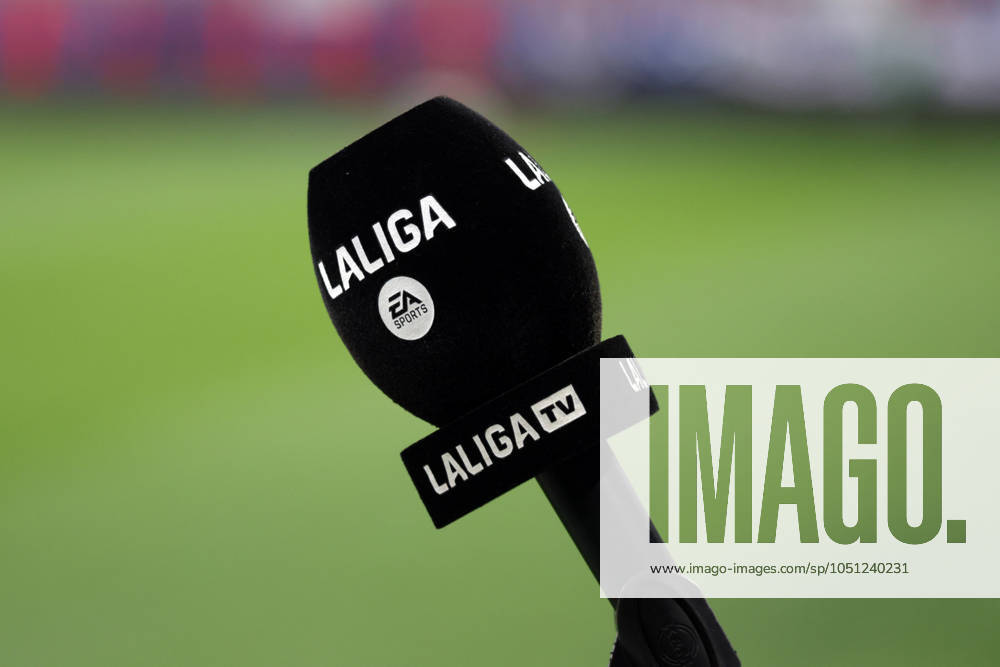Spain - LaLiga EA Sports - CA Osasuna vs FC Barcelona, Barca - 28 09 2024 SPAIN, PAMPLONA, SEPTEMBER 28. A microphone with the logos of the LaLiga is pictured on a desk during LaLiga EA Sports football match between CA Osasuna and FC Barcelona at Estadio El Sadar on September 28, 2024 in Pamplona, Spain. Photo by Manuel Blondeau AOP.Press Pamplona El Sadar Stadium Navarra Spain