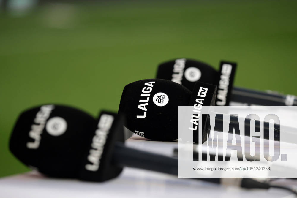 Spain - LaLiga EA Sports - CA Osasuna vs FC Barcelona, Barca - 28 09 2024 SPAIN, PAMPLONA, SEPTEMBER 28. Microphones with the logos of the LaLiga are pictured on a desk during LaLiga EA Sports football match between CA Osasuna and FC Barcelona at Estadio El Sadar on September 28, 2024 in Pamplona, Spain. Photo by Manuel Blondeau AOP.Press Pamplona El Sadar Stadium Navarra Spain