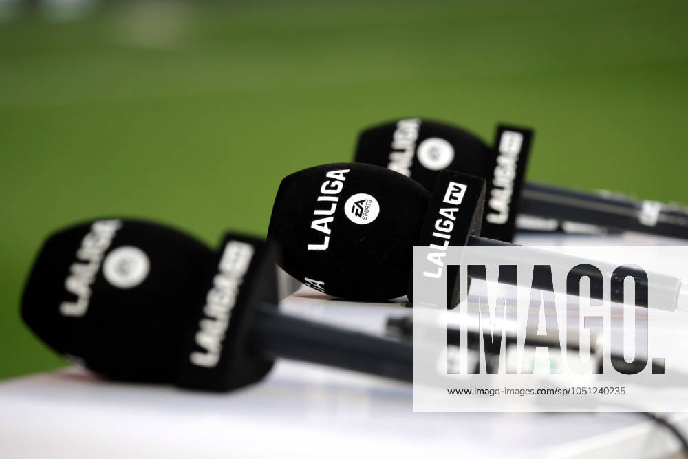 Spain - LaLiga EA Sports - CA Osasuna vs FC Barcelona, Barca - 28 09 2024 SPAIN, PAMPLONA, SEPTEMBER 28. Microphones with the logos of the LaLiga are pictured on a desk during LaLiga EA Sports football match between CA Osasuna and FC Barcelona at Estadio El Sadar on September 28, 2024 in Pamplona, Spain. Photo by Manuel Blondeau AOP.Press Pamplona El Sadar Stadium Navarra Spain