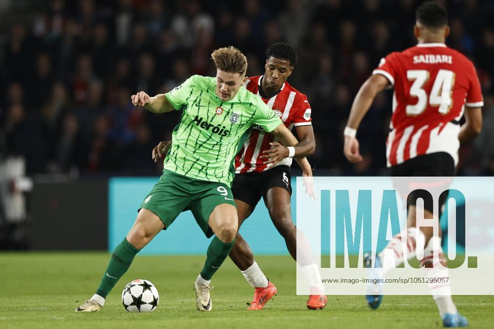 EINDHOVEN - (l-r) Viktor Gyokeres of Sporting CP, Ryan Flamingo of PSV Eindhoven during the UEFA Champions league match between PSV Eindhoven and Sporting CP at Phillips stadium on Oct. 1, 2024 in Eindhoven, Netherlands. ANP MAURICE VAN STEEN UEFA Champions League 2024 25 League Phase MD2 2024 25 ANPxSportx IVx 509870554 originalFilename: 509870554