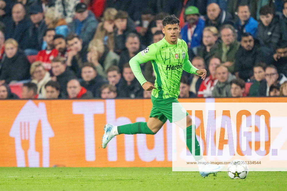 Maxi Araujo Sporting Lisbon controls the ball during the UEFA Champions League 2024 25 League Phase MD2 match between PSV Eindhoven and Sporting Clube de Portugal at Philips Stadion on October 1, 2024 in Eindhoven, Netherlands Defodi 0766442735st Defodi-747