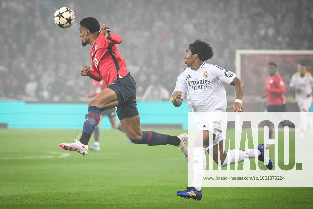 Villeneuve-D ascq, France, France: Alexsandro VICTOR DE SOUZA RIBEIRO of Lille and Endrick FELIPE MOREIRA DE SOUSA of Real Madrid during the UEFA Champions League, League Phase MD2 match between Lille OSC (LOSC) and Real Madrid at Pierre Mauroy Stadium on October 02, 2024 in Villeneuve-d Ascq near Lille, France. Villeneuve-D ascq France - ZUMAm308 20241002_zsp_m308_001