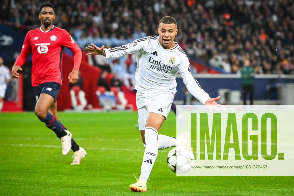 Villeneuve-D ascq, France, France: Alexsandro VICTOR DE SOUZA RIBEIRO of Lille and Kylian MBAPPE of Real Madrid during the UEFA Champions League, League Phase MD2 match between Lille OSC (LOSC) and Real Madrid at Pierre Mauroy Stadium on October 02, 2024 in Villeneuve-d Ascq near Lille, France. Villeneuve-D ascq France - ZUMAm308 20241002_zsp_m308_013