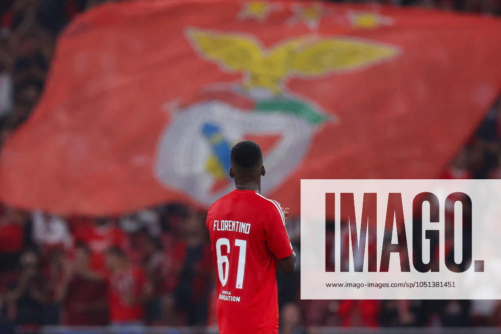 Portugal, Lisbon 2 October 2024 Uefa Champions League phase 2024 25 Matchday 2, S L Benfica Atletico de Madrid v l , Florentino Dias S L Benfica , thanks the fans, thanks, thanks team after the match, after the match thanks the fans, applauds the fans