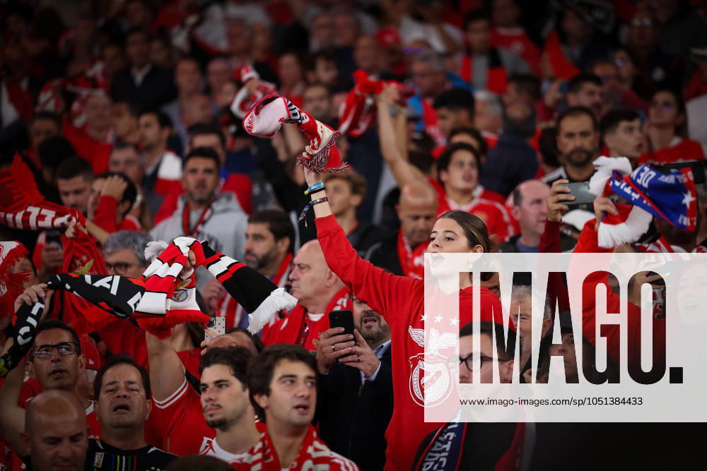 Portugal, Lisbon 2 October 2024 Uefa Champions League phase 2024 25 Matchday 2, S L Benfica Atletico de Madrid v l , S L Benfica fans,atmosphere, scarves, jerseys, emotions