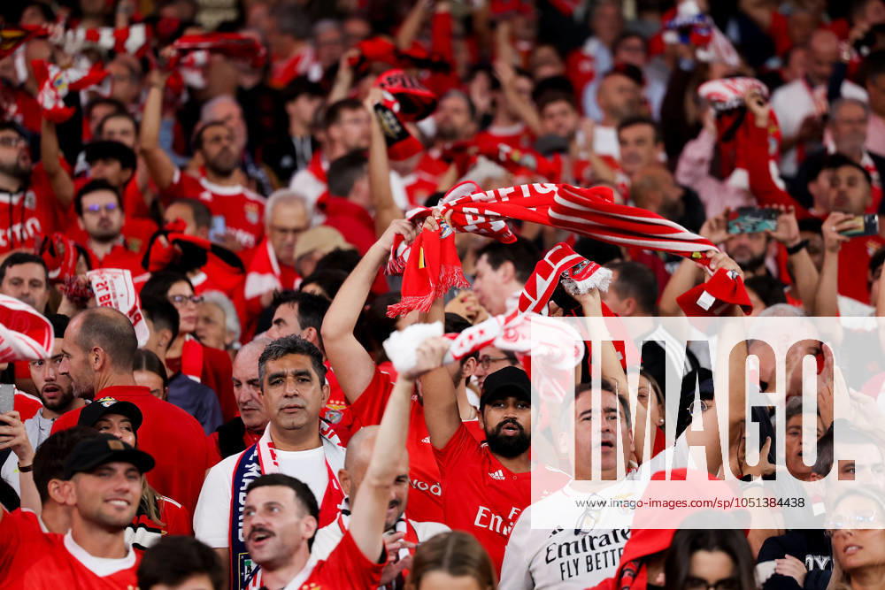 Portugal, Lisbon 2 October 2024 Uefa Champions League phase 2024 25 Matchday 2, S L Benfica Atletico de Madrid v l , S L Benfica fans,atmosphere, scarves, jerseys, emotions