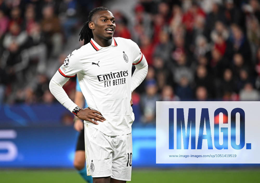 football UEFA Champions League, Bayer 04 Leverkusen AC Milan, v l Rafael Leao AC Milan disappointed, disappointed looking, dissapointed Leverkusen
