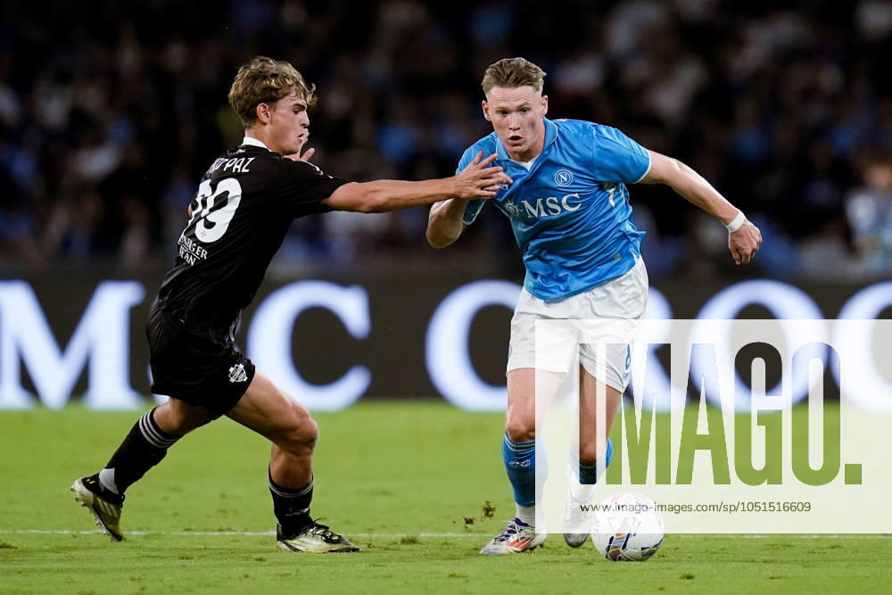 SSC Napoli v Como 1907 - Serie A Enilive Scott McTominay of SSC Napoli and Nico Paz of Como 1907 compete for the ball during the serie Serie A Enilive match between SSC Napoli and Como 1907 at Stadio Diego Armando Maradona on October 4, 2024 in Naples, Italy Naples Stadio Diego Armando Maradona Naples Italy