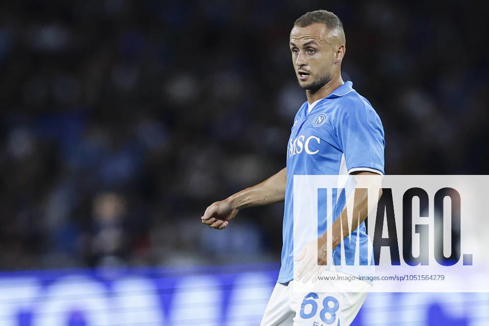 Napoli s Slovak midfielder Stanislav Lobotka looks during the Serie A football match between SSC Napoli vs Como at the Diego Armando Maradona Stadium in Naples, on October 04, 2024. CALCIO - Serie A - SSC Napoli vs Como 1907 - ZUMAs349 20241004_zsa_s349_172