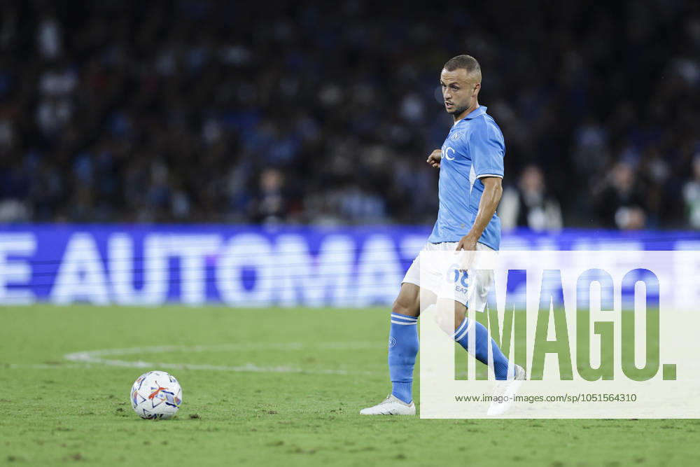 Napoli s Slovak midfielder Stanislav Lobotka controls the ball during the Serie A football match between SSC Napoli vs Como at the Diego Armando Maradona Stadium in Naples, on October 04, 2024. CALCIO - Serie A - SSC Napoli vs Como 1907 - ZUMAs349 20241004_zsa_s349_179