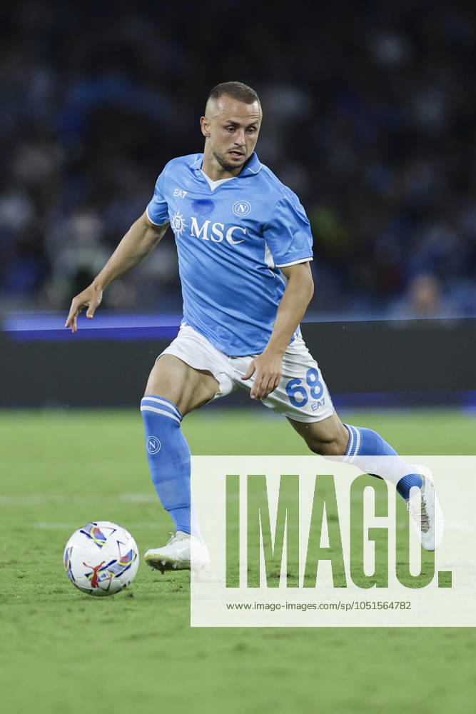 Napoli s Slovak midfielder Stanislav Lobotka controls the ball during the Serie A football match between SSC Napoli vs Como at the Diego Armando Maradona Stadium in Naples, on October 04, 2024. CALCIO - Serie A - SSC Napoli vs Como 1907 - ZUMAs349 20241004_zsa_s349_266