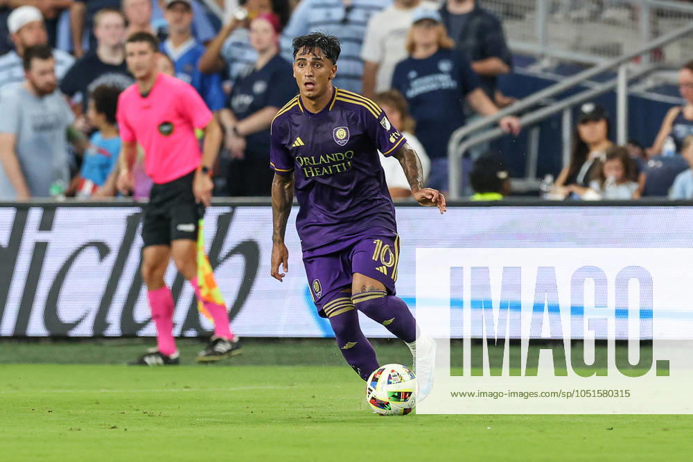 MLS, Fussball Herren, USA 2024: Orlando City SC vs Sporting KC AUG 24 August 24, 2024: Orlando City SC midfielder Facundo Torres (10) dribbles the ball during a game against Sporting Kansas City at Childrens Mercy Park in Kansas City, KS. David Smith CSM (Credit Image: Â David Smith Cal Media) Kansas City Ks United States of America