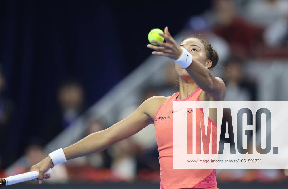 (241005) -- BEIJING, Oct. 5, 2024 -- Zheng Qinwen of China serves during the women s singles semifinal match against Karolina Muchova of the Czech Republic at 2024 China Open tennis tournament in Beijing, capital of China, Oct. 5, 2024. ) (SP)CHINA-BEIJING-TENNIS-CHINA OPEN-WOMEN S SINGLES(CN) BaixXuefei