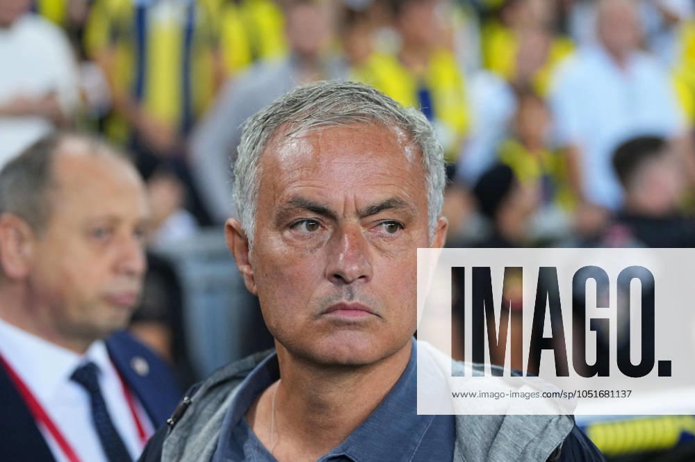 Turkey Süper Ligue: Fenerbahce SK vs Galatasaray S.K September 21 2024: JosoÂ Mourinho of Fenerbahce looks on during a Turkey SoÂ¼per Ligue game, FenerbahoÂße SK vs Galatasaray S.K, at Ulker Fenerbahce Sukru Saracoglu Stadium, Istanbul, Turkey. Ulrik Pedersen CSM (Credit Image: Â Ulrik Pedersen Cal Media) Istanbul Turkey