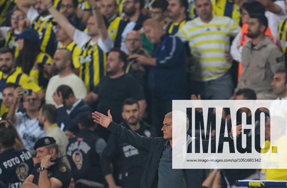 Turkey Süper Ligue: Fenerbahce SK vs Galatasaray S.K September 21 2024: Joso Mourinho of Fenerbahce gestures during a Turkey So¼per Ligue game, FenerbahoÂße SK vs Galatasaray S.K, at Ulker Fenerbahce Sukru Saracoglu Stadium, Istanbul, Turkey. Ulrik Pedersen CSM (Credit Image:  Ulrik Pedersen Cal Media) Istanbul Turkey