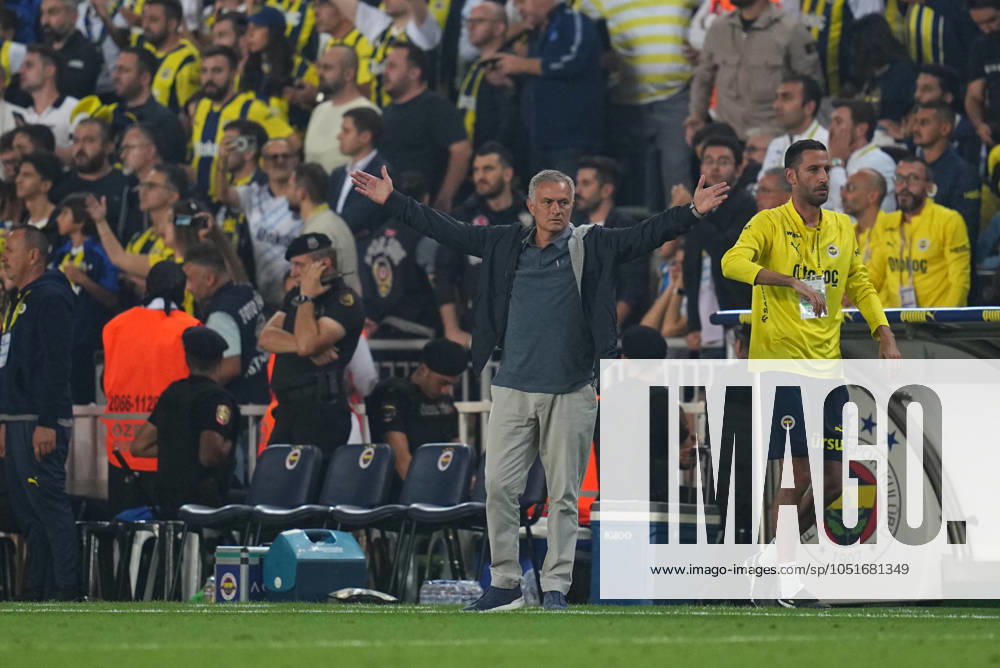 Turkey Süper Ligue: Fenerbahce SK vs Galatasaray S.K September 21 2024: Joso Mourinho of Fenerbahce gestures during a Turkey So¼per Ligue game, FenerbahoÂße SK vs Galatasaray S.K, at Ulker Fenerbahce Sukru Saracoglu Stadium, Istanbul, Turkey. Ulrik Pedersen CSM (Credit Image:  Ulrik Pedersen Cal Media) Istanbul Turkey