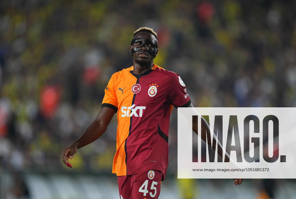 Turkey Süper Ligue: Fenerbahce SK vs Galatasaray S.K September 21 2024: Victor Osimhen of Galatasaray looks on during a Turkey So¼per Ligue game, FenerbahoÂße SK vs Galatasaray S.K, at Ulker Fenerbahce Sukru Saracoglu Stadium, Istanbul, Turkey. Ulrik Pedersen CSM (Credit Image:  Ulrik Pedersen Cal Media) Istanbul Turkey