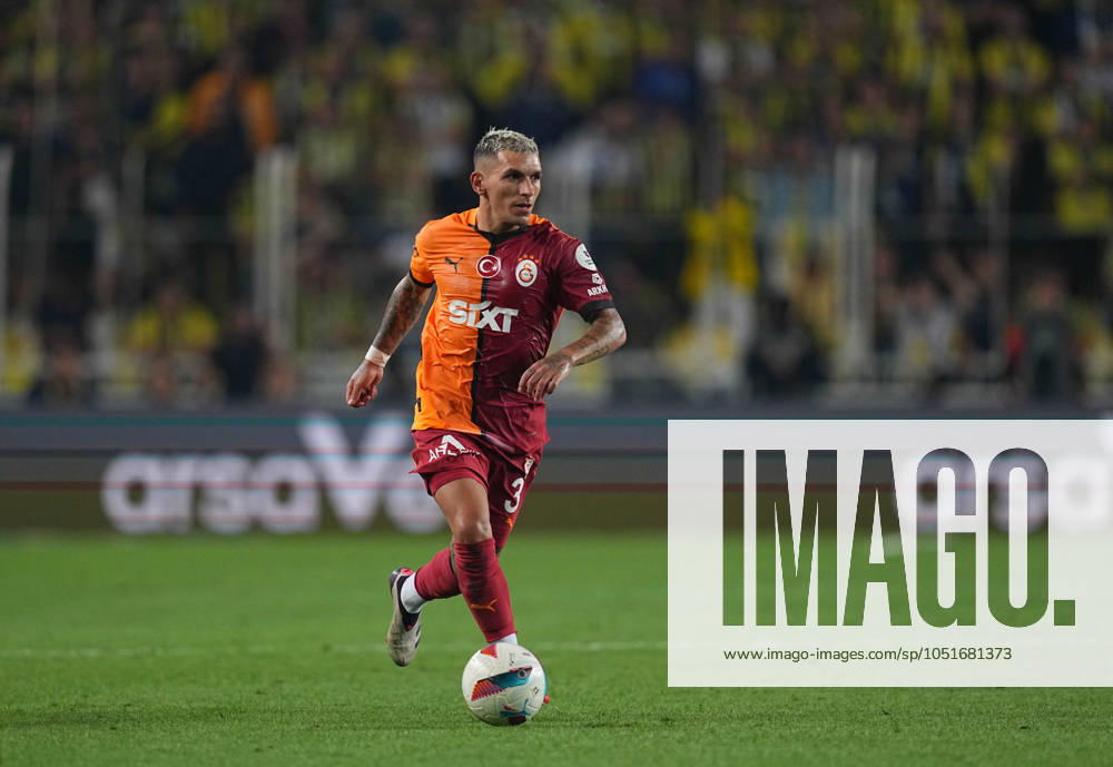 Turkey Süper Ligue: Fenerbahce SK vs Galatasaray S.K September 21 2024: Lucas Torreira of Galatasaray controls the ball during a Turkey SoÂ¼per Ligue game, FenerbahoÂße SK vs Galatasaray S.K, at Ulker Fenerbahce Sukru Saracoglu Stadium, Istanbul, Turkey. Ulrik Pedersen CSM (Credit Image: Â Ulrik Pedersen Cal Media) Istanbul Turkey
