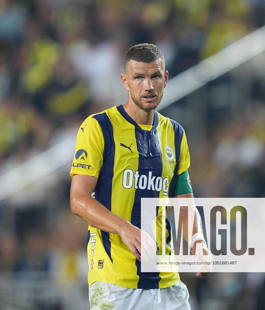 Turkey Süper Ligue: Fenerbahce SK vs Galatasaray S.K September 21 2024: Edin Dzeko of Fenerbahce looks on during a Turkey So¼per Ligue game, FenerbahoÂße SK vs Galatasaray S.K, at Ulker Fenerbahce Sukru Saracoglu Stadium, Istanbul, Turkey. Ulrik Pedersen CSM (Credit Image:  Ulrik Pedersen Cal Media) Istanbul Turkey