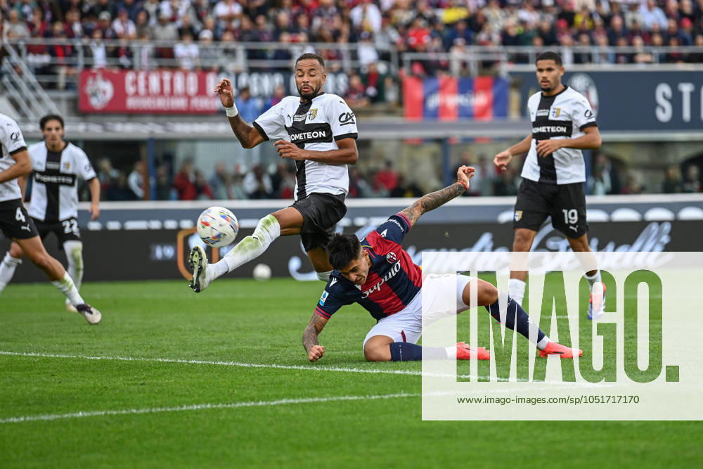 Santiago Castro (Bologna Fc) good chance during Bologna FC vs Parma Calcio, Italian soccer Serie A match in Bologna, Italy, October 06 2024