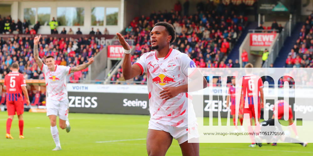 Heidenheim RB Leipzig Bundesliga Heidenheim a d Brenz, 06 10 2024, Voith Arena, Soccer, Bundesliga, Matchday 6 , 1 FC Heidenheim vs RB Leipzig , Goal for Leipzig to 0 1 In the picture goal scorer Lois Openda 11, RB Leipzig , Goal celebration , Picture Point