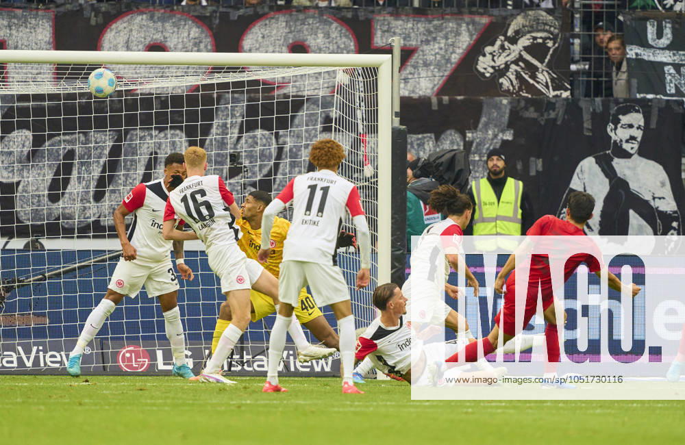 MinJae Kim, Min-Jae Kim , FCB 3 scores, shoots goal , Tor, Treffer, Torschuss, 0-1 in the match EINTRACHT FRANKFURT - FC BAYERN MUENCHEN on Oct 6, 2024 in Frankfurt, Germany. Season 2024 2025, 1.Bundesliga, FCB,, München, matchday 6, 6.Spieltag