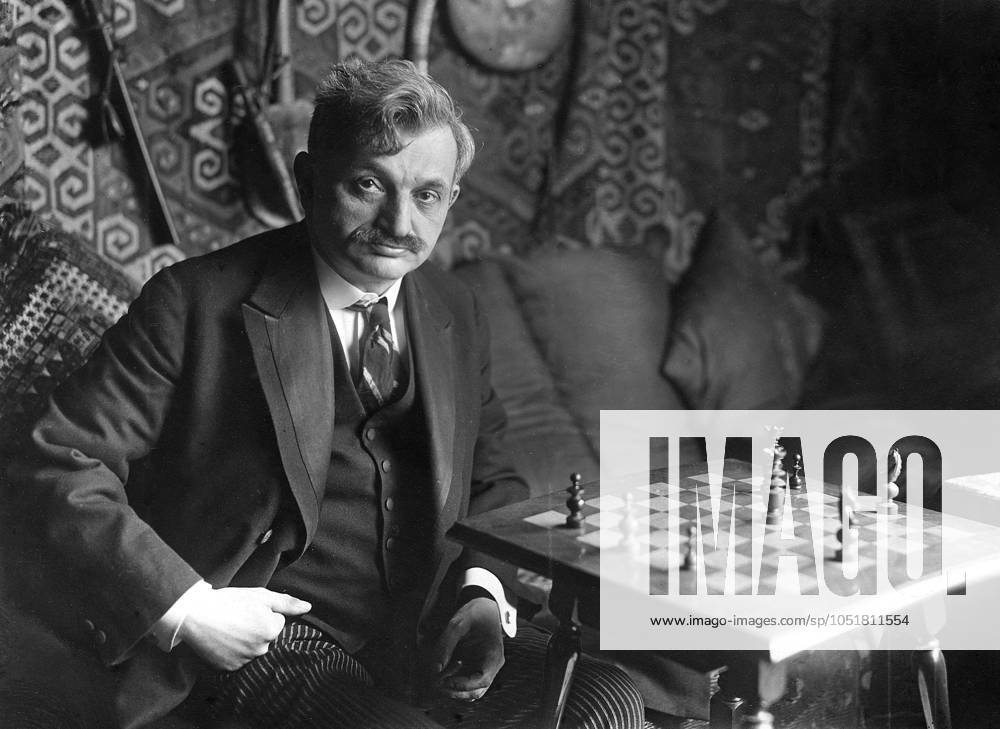 USA NEW YORK 1922 Orig caption LASKER SECURES SIEGER IN NEW YORK Dr. Emanuel Lasker, who held the Chess World Championship for 28 years, will be crowned as the winner in the New York Tournament New York USA SCHACK